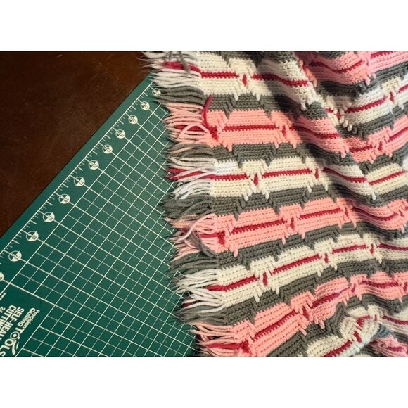 Vintage Crochet Afghan Blanket Throw Fringe grandma core - Picture 3 of 7